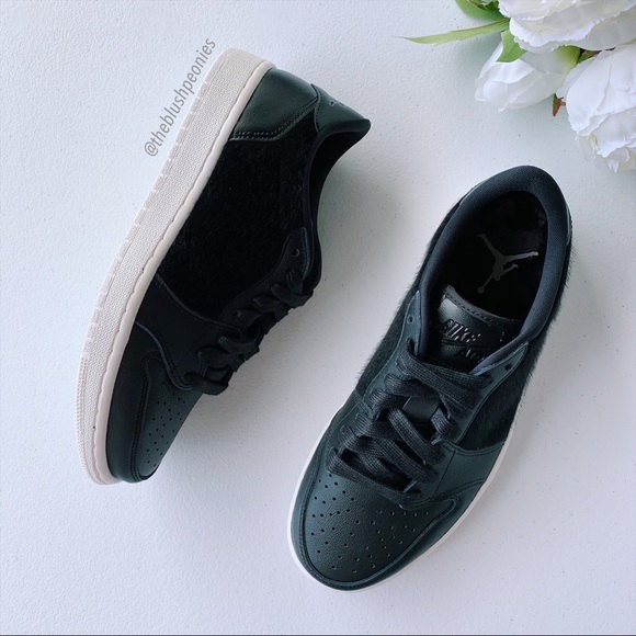 Nike Air Jordan 1 Retro Low no swoosh NWT - Picture 7 of 11